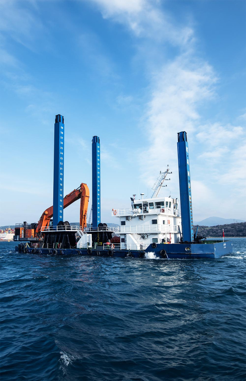ES Denizcilik, Türkiye'nin en büyük tarama gemisi olan "KANUNİ"yi denize indirdi. Kanuni D.S, ES Denizcilik’in kendi finansmanı ve mühendislik bilgisi ile inşa edildi.